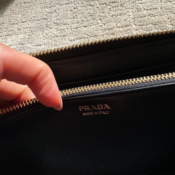 Prada Zip Wallet New Black and Gold - Picture 4 of 5